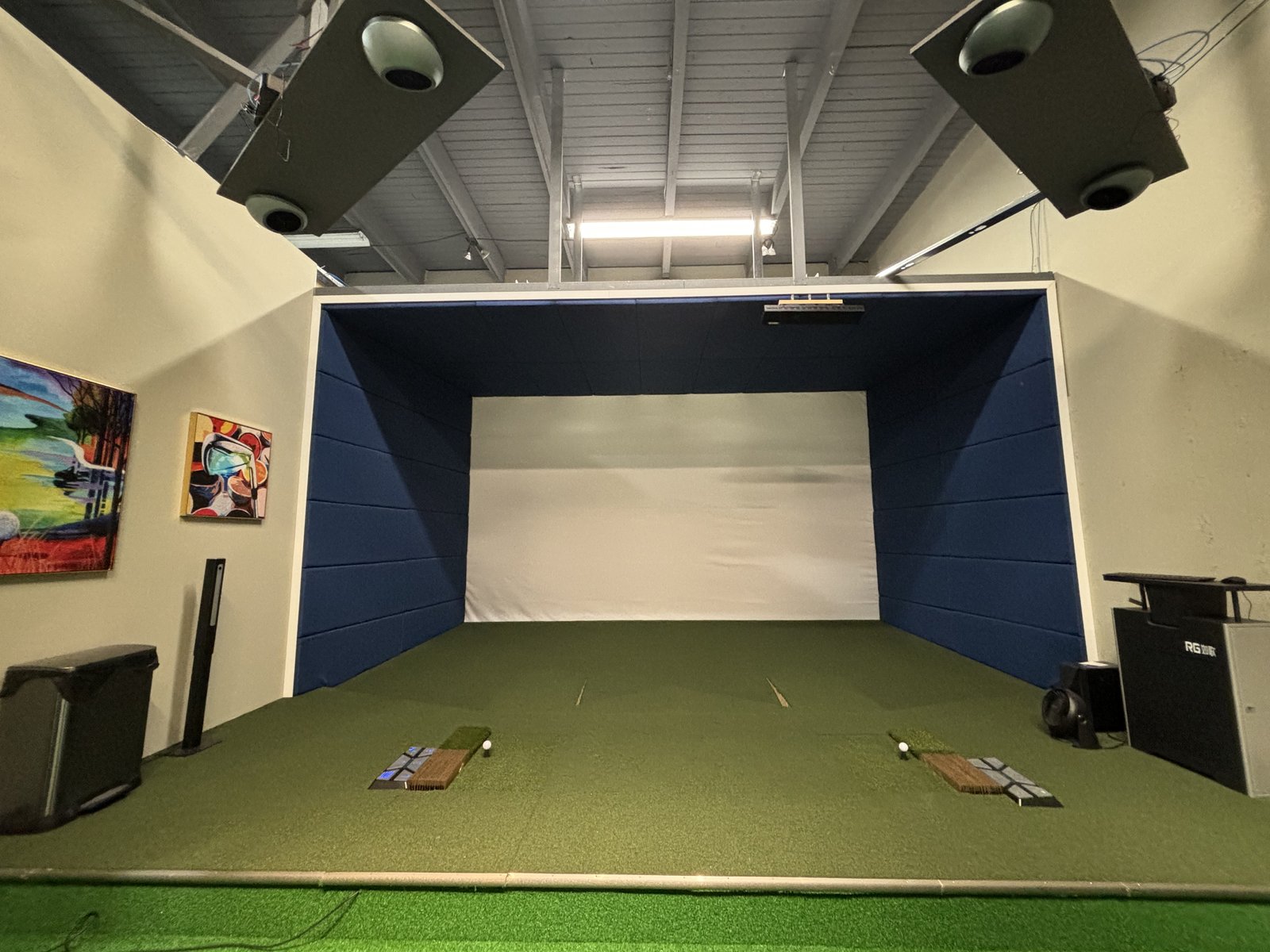 Clubhouse Indoor Golf Vancouver — clean simulator bay