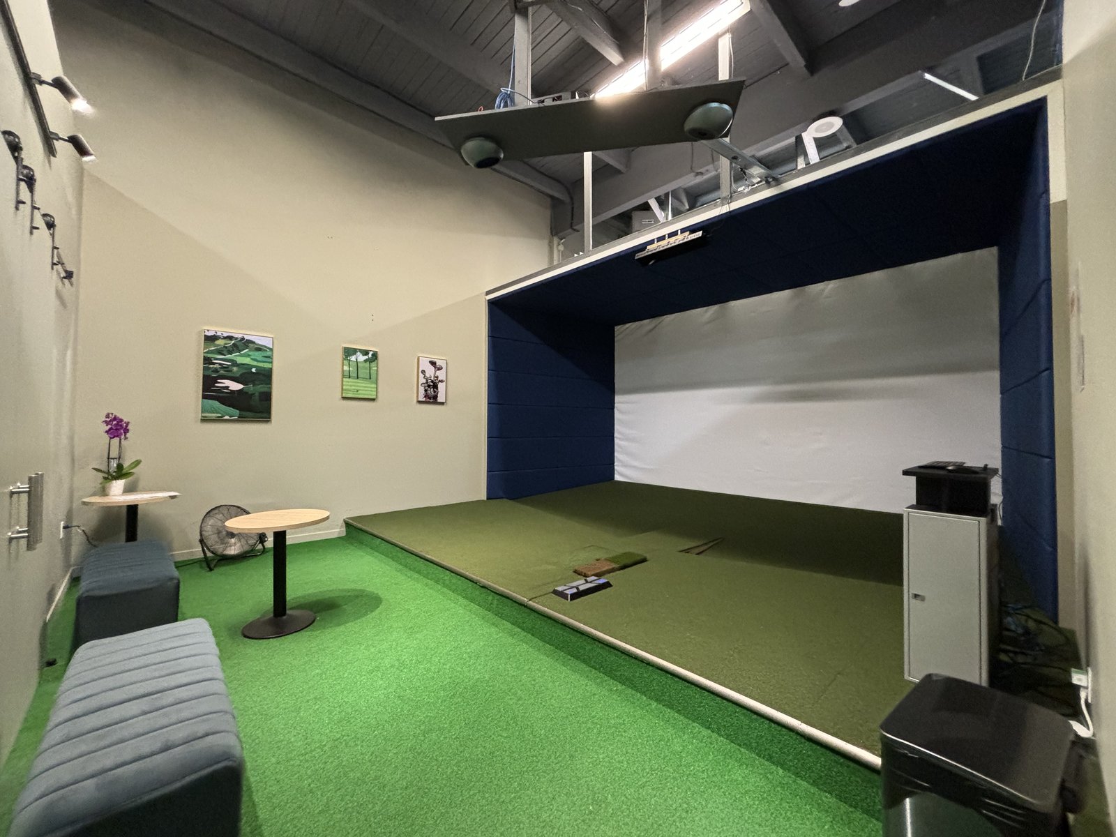 Clubhouse Indoor Golf Vancouver — RG Eagleye III bay with lounge seating