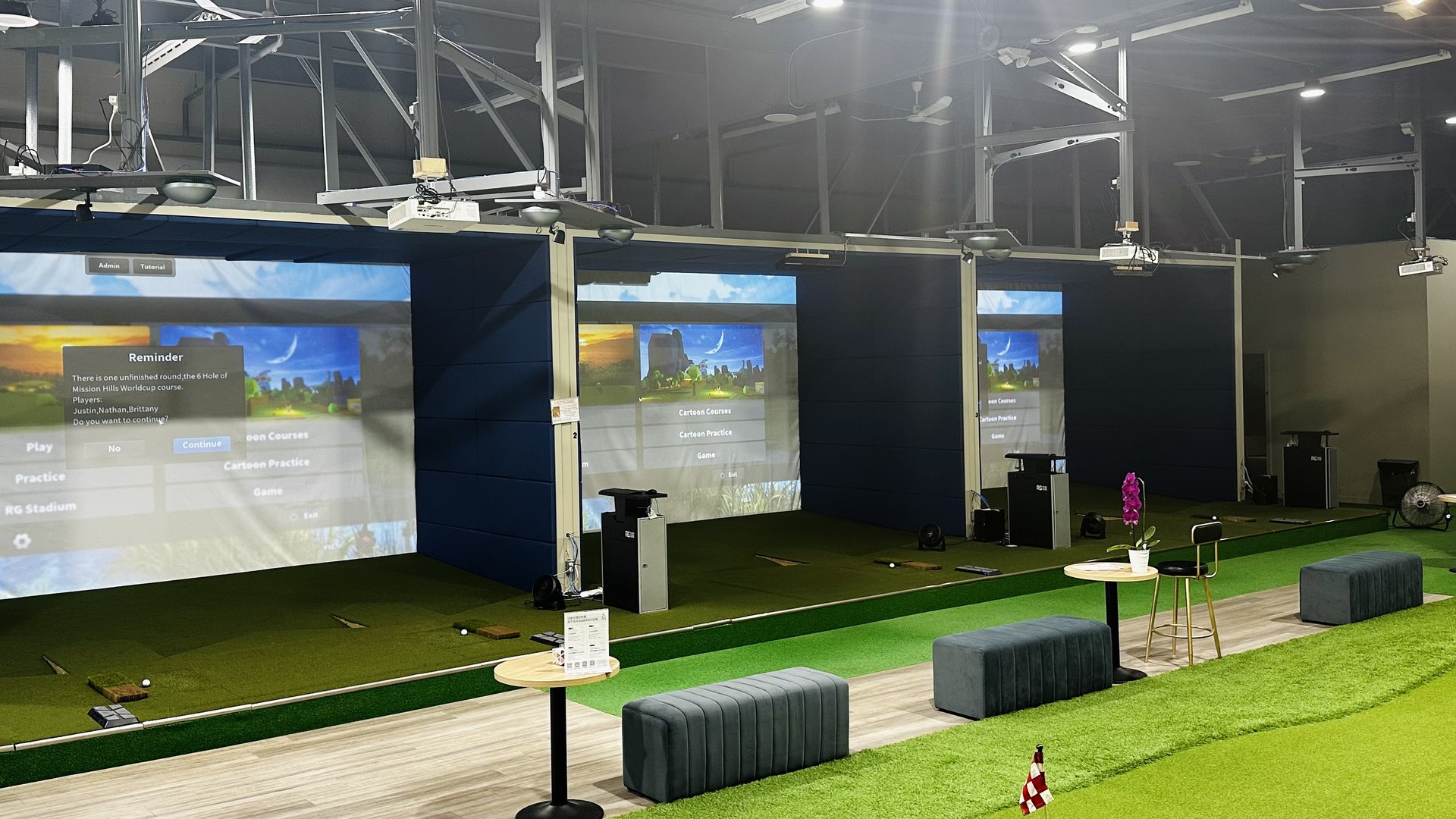Clubhouse Indoor Golf Vancouver — RG Golf simulator venue