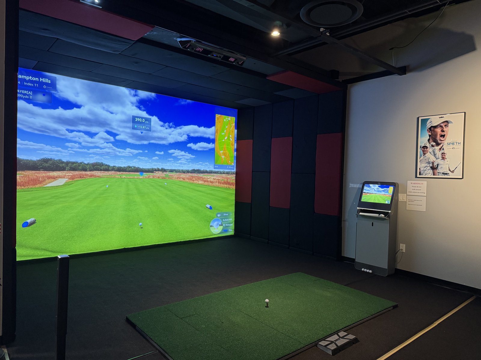 Golf O'Clock Regina — RG Eagleye III bay with live course