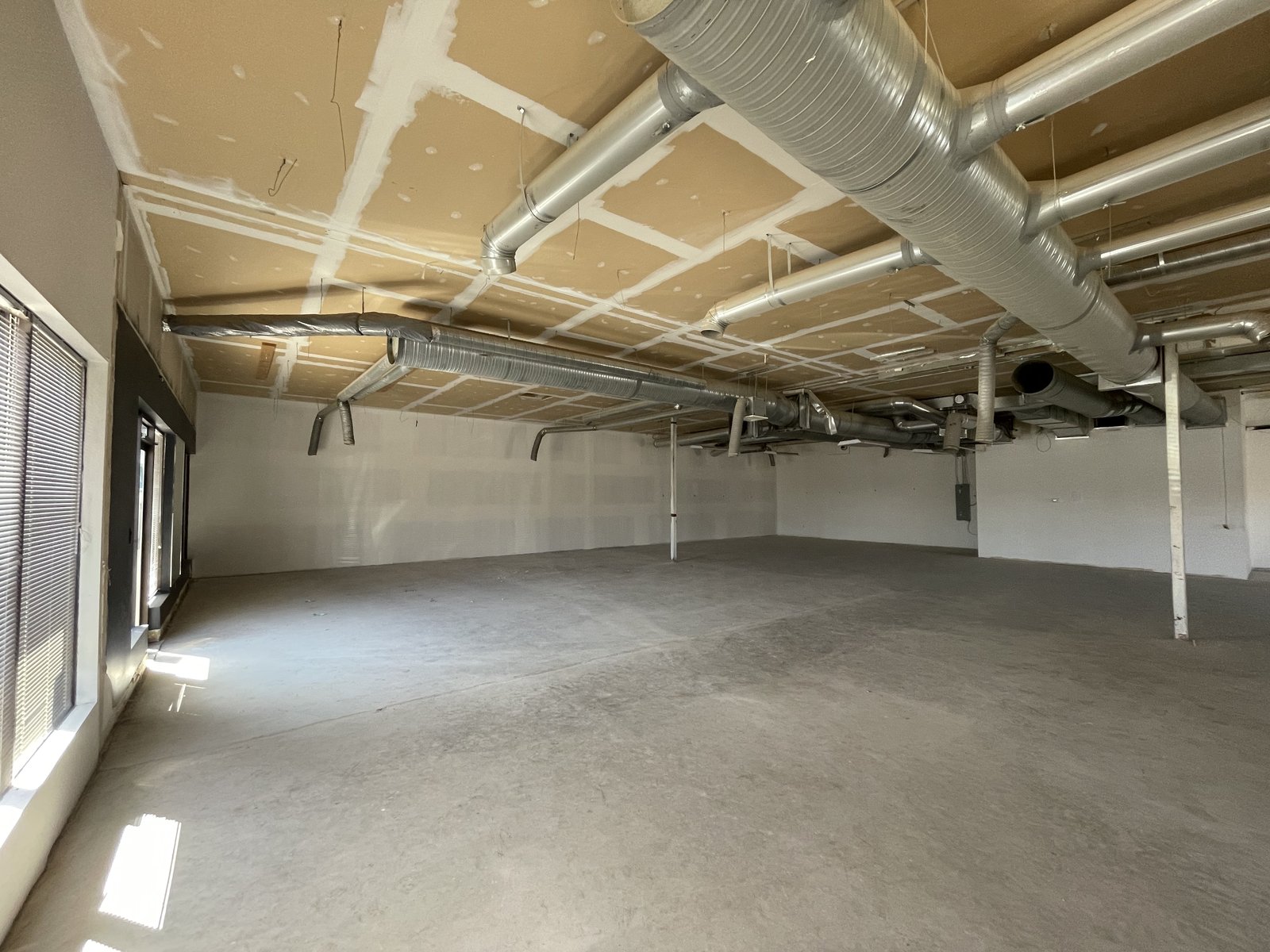 Empty commercial space before Golf O'Clock build