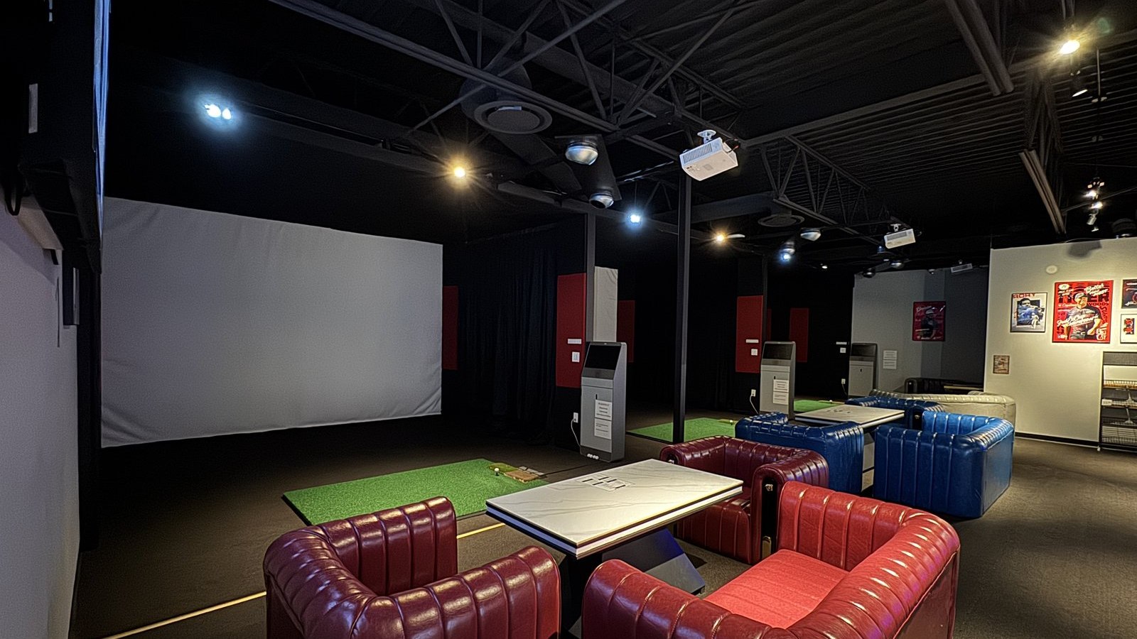 Golf O'Clock Regina — RG Golf simulator bar and lounge